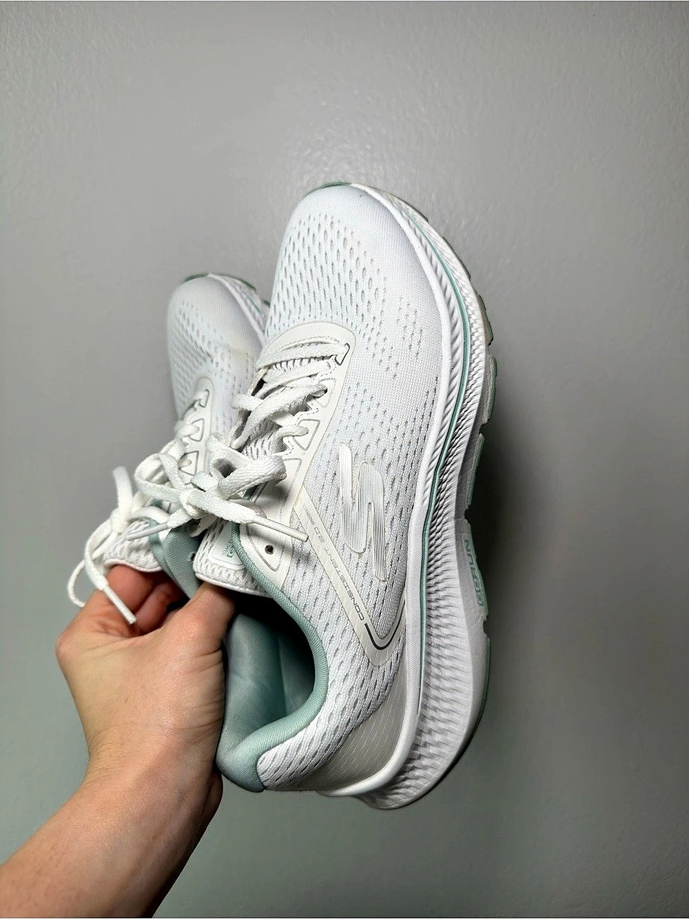 Skechers Women's White Athletic Shoes 9